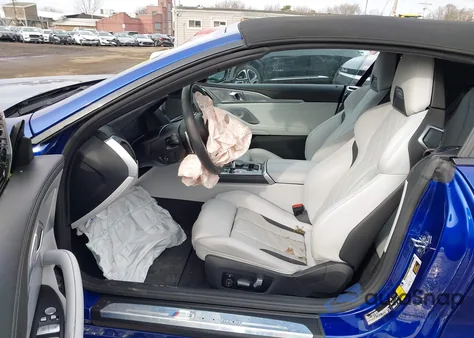 2023 BMW M8 Cabriolet Competition z USA, uszkodzony, nr VIN WBSDZ0C02PCK72974